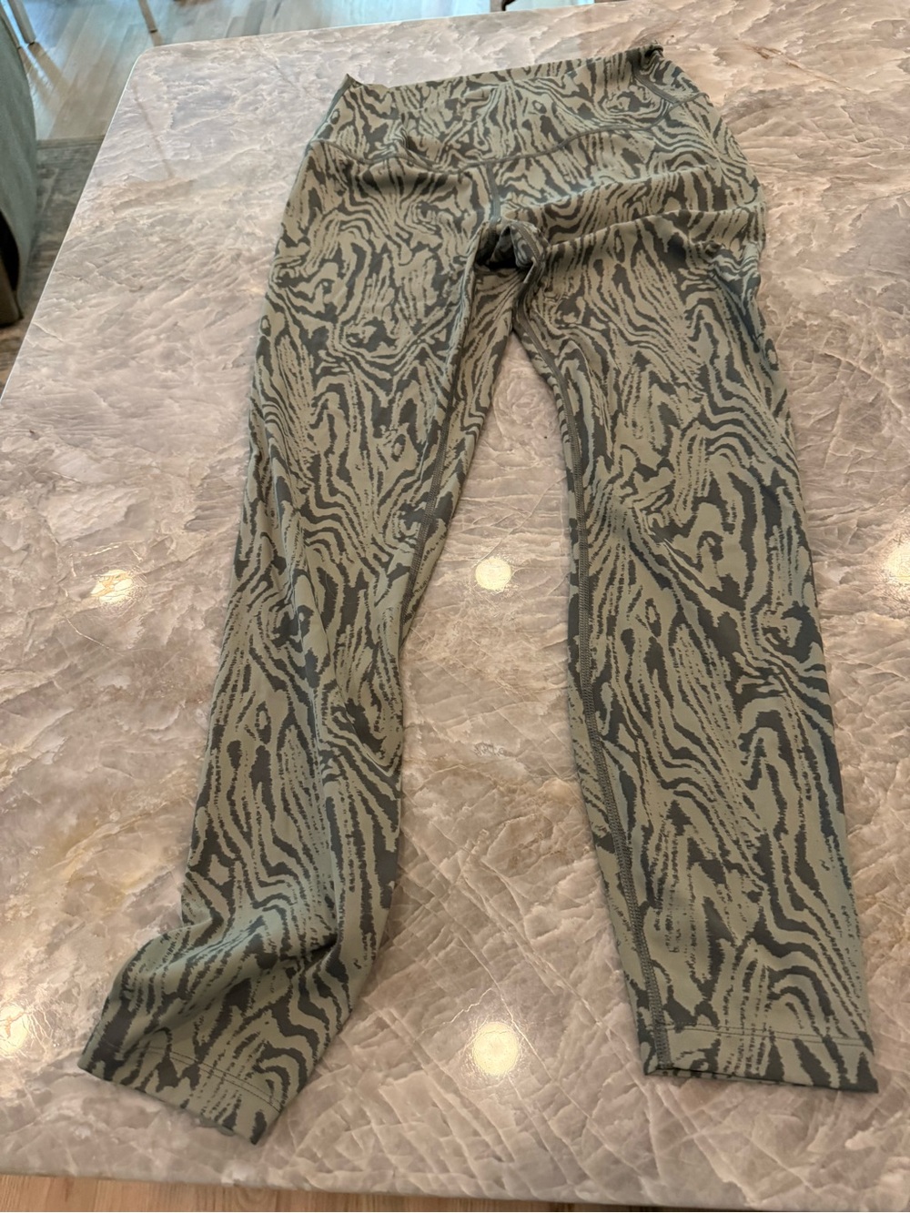 Varley High Waisted Abstract Print Leggings Olive Green Size M 25โ Inseam